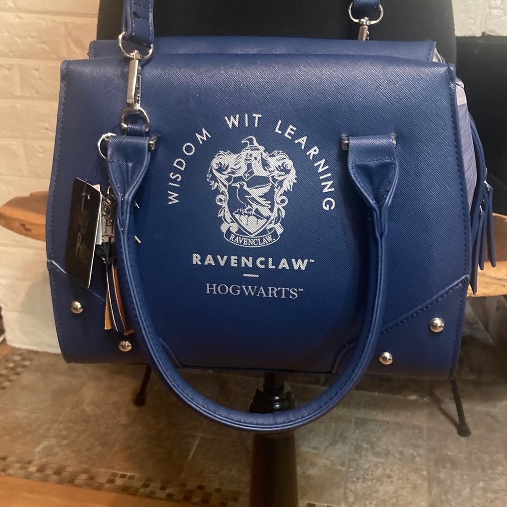Harry Potter Ravenclaw Hogwarts Blue pocketbook - Wisdom With Learning Tote NWT